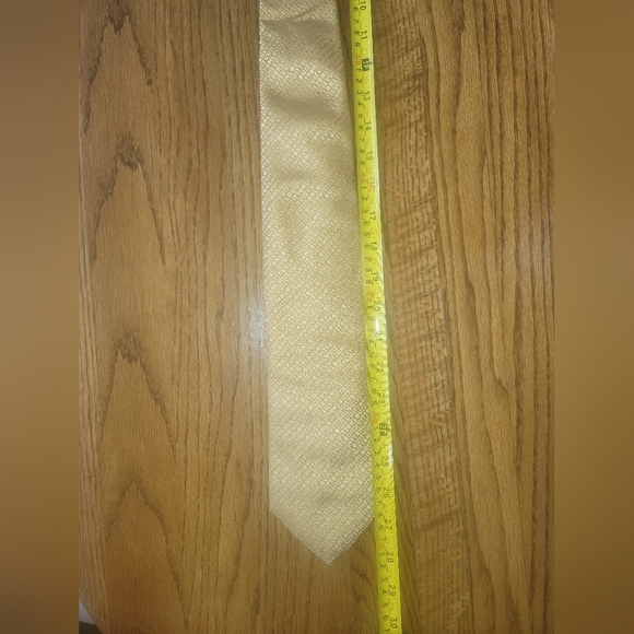 Louis Vuitton Gold Monogram Logo 100% Silk Tie - Picture 7 of 9